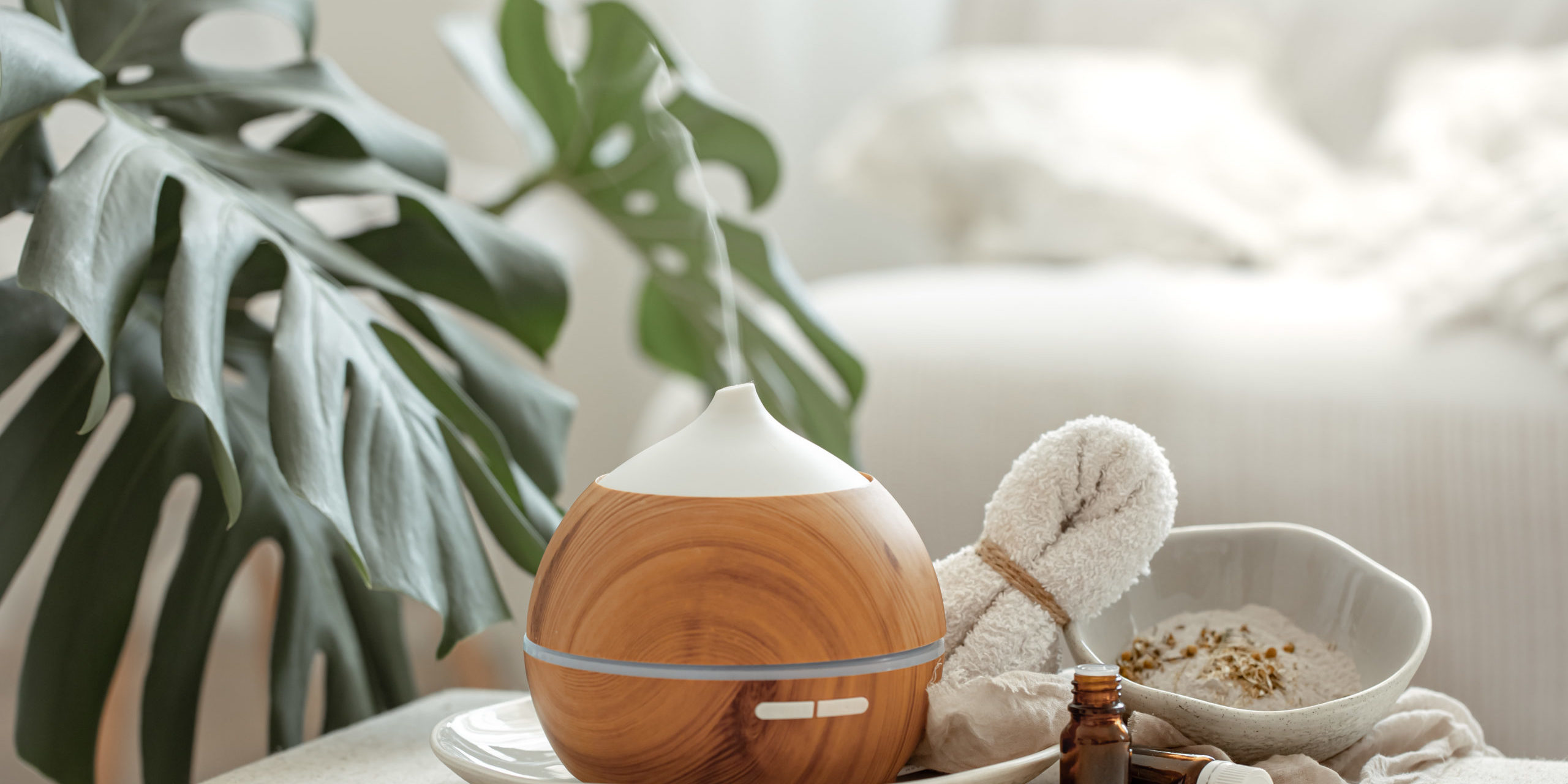 Spa composition with air humidifier and essential oils.