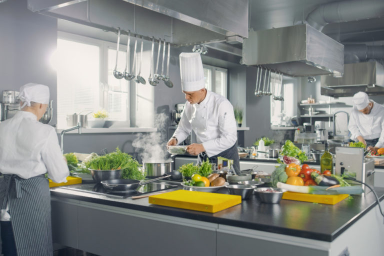 Big,And,Glamorous,Restaurant,Busy,Kitchen,,Chefs,And,Cooks,Working