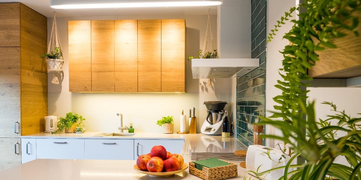 kuchnia-z-akcentem-zieleni-1-1